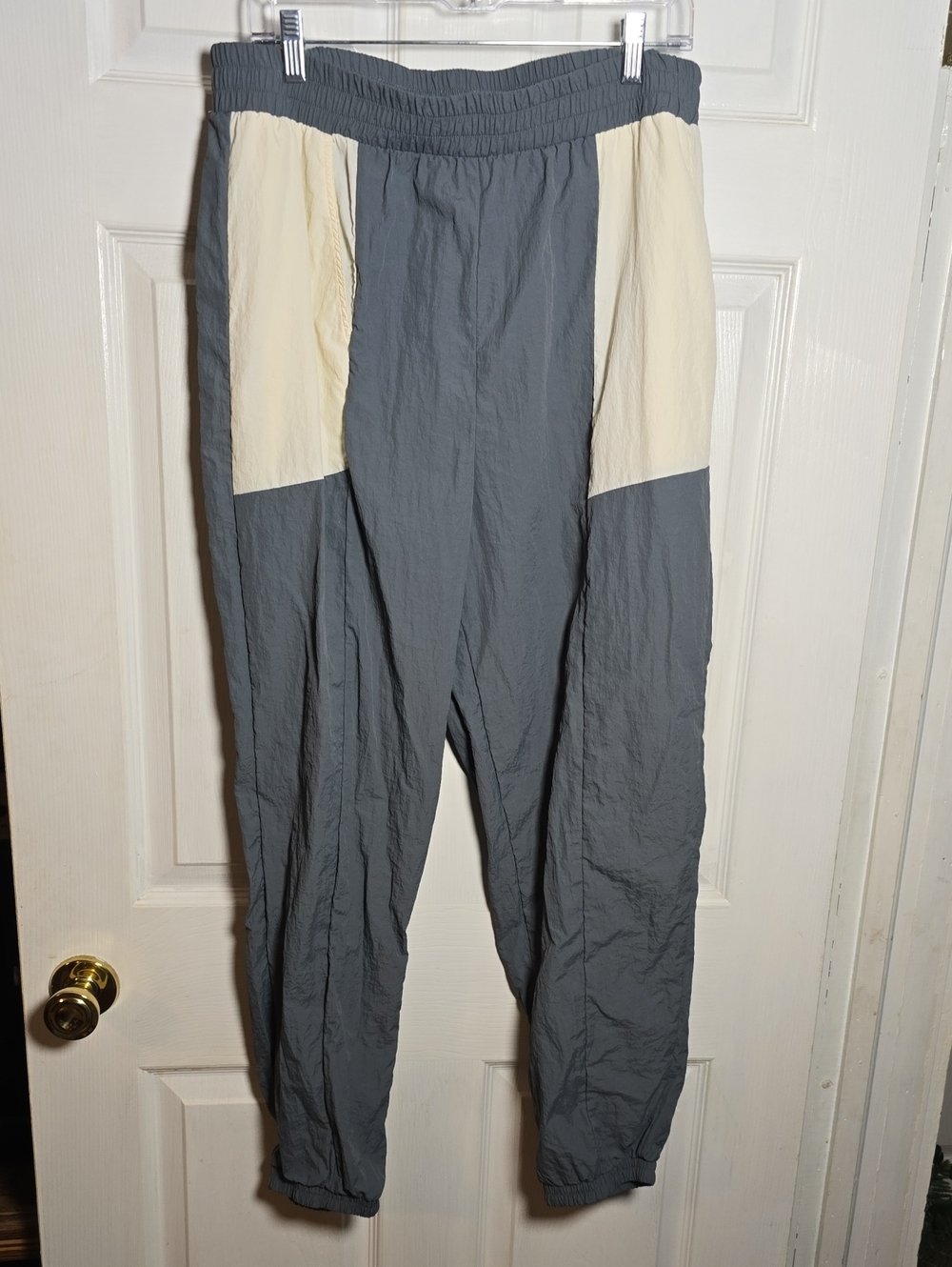 Fabletics Womens XXL Gray and Cream Colorblock Joggers
